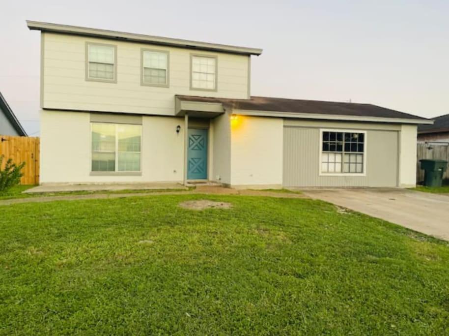 Great Getaway 2 Story Home! Harlingen Tx 외부 사진