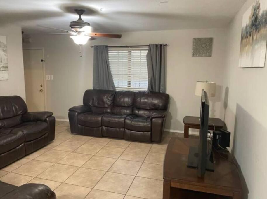 Great Getaway 2 Story Home! Harlingen Tx 외부 사진